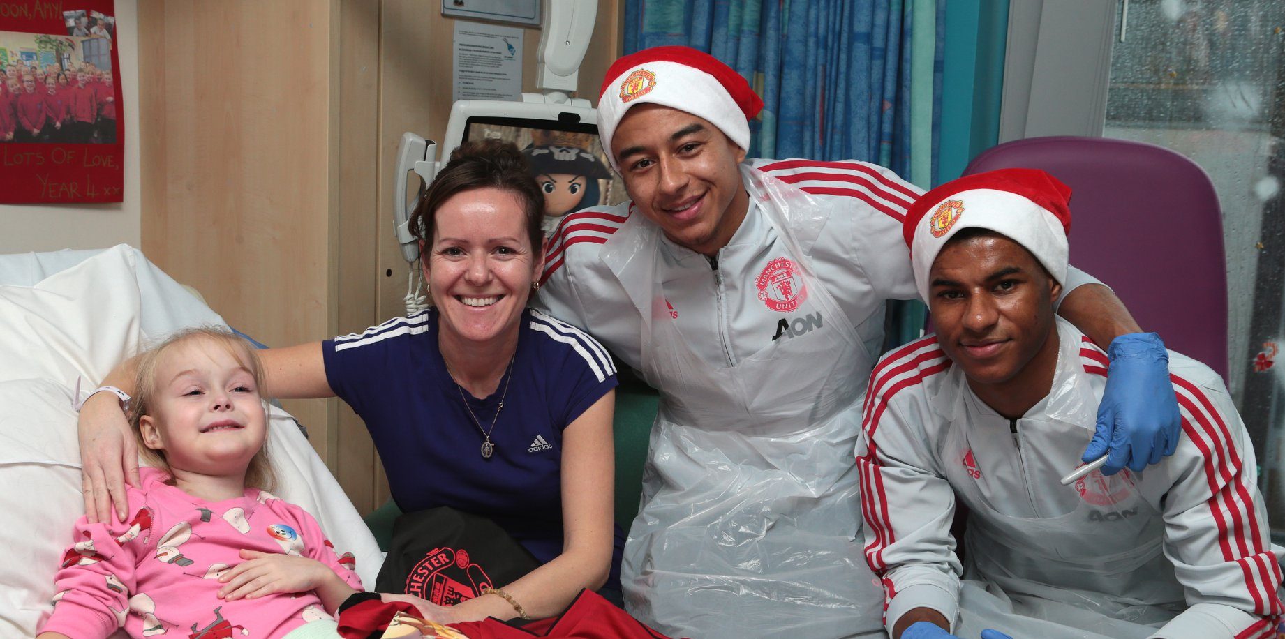 MUFC stars spread more festive cheer at the Children's Hospital ...