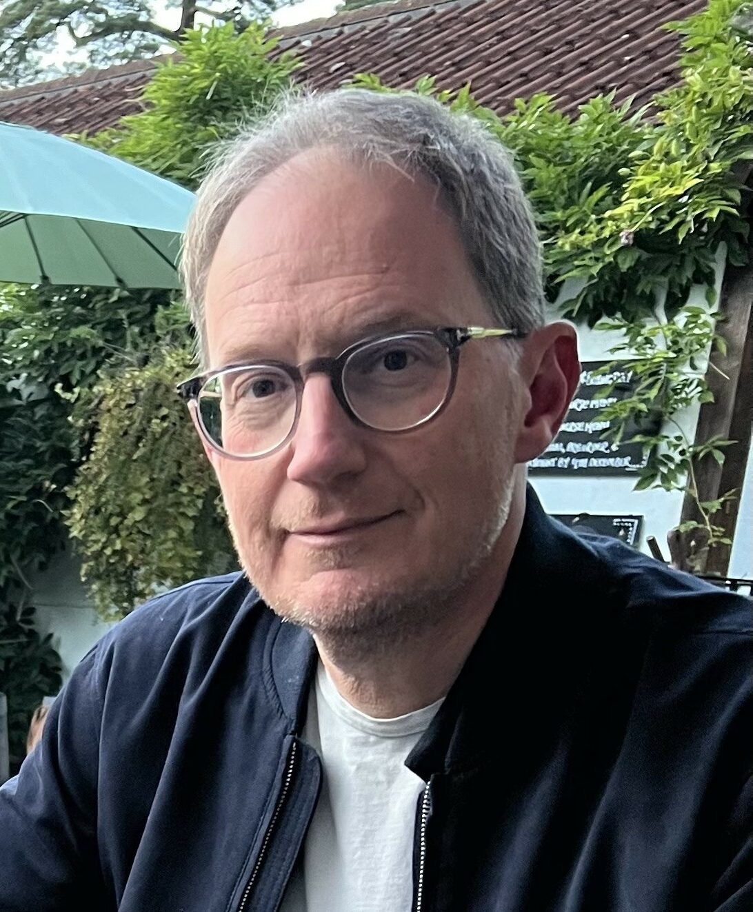 Photo of Professor Simon Williams